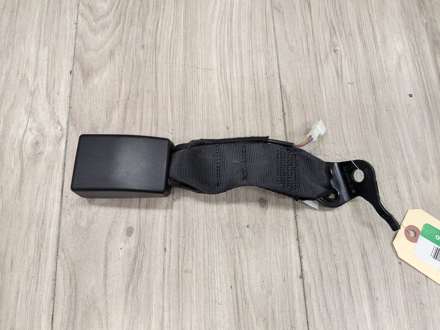 OEM BMW F90 M5 G30 530 540 M550 Rear Center Middle Seatbelt Seat Belt Buckle