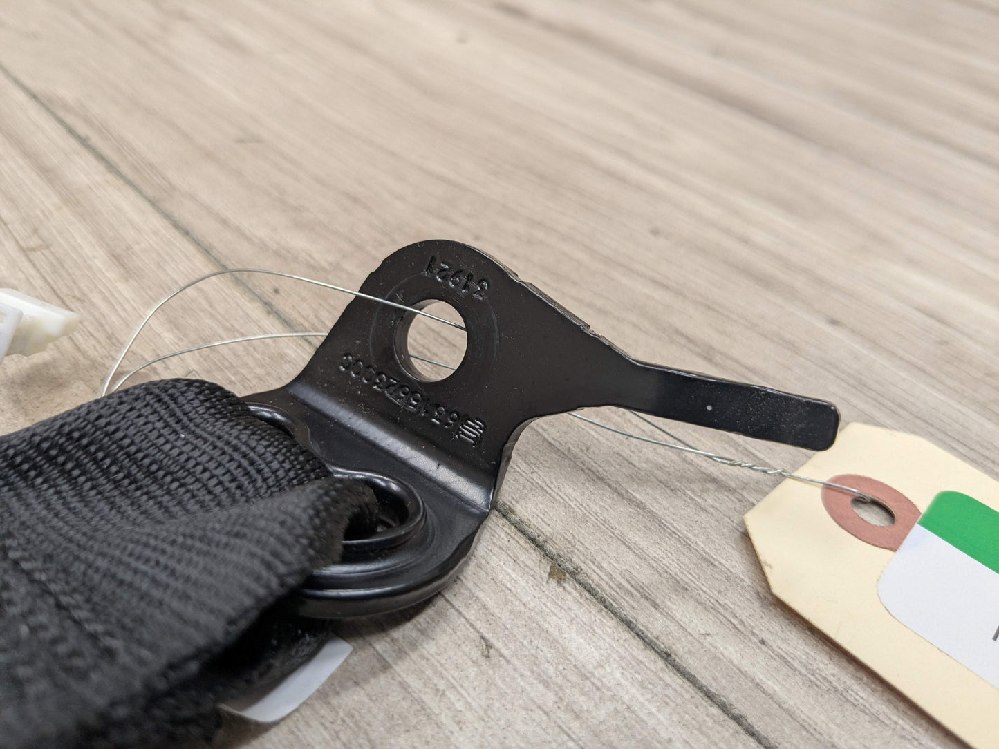 OEM BMW F90 M5 G30 530 540 M550 Rear Center Middle Seatbelt Seat Belt Buckle