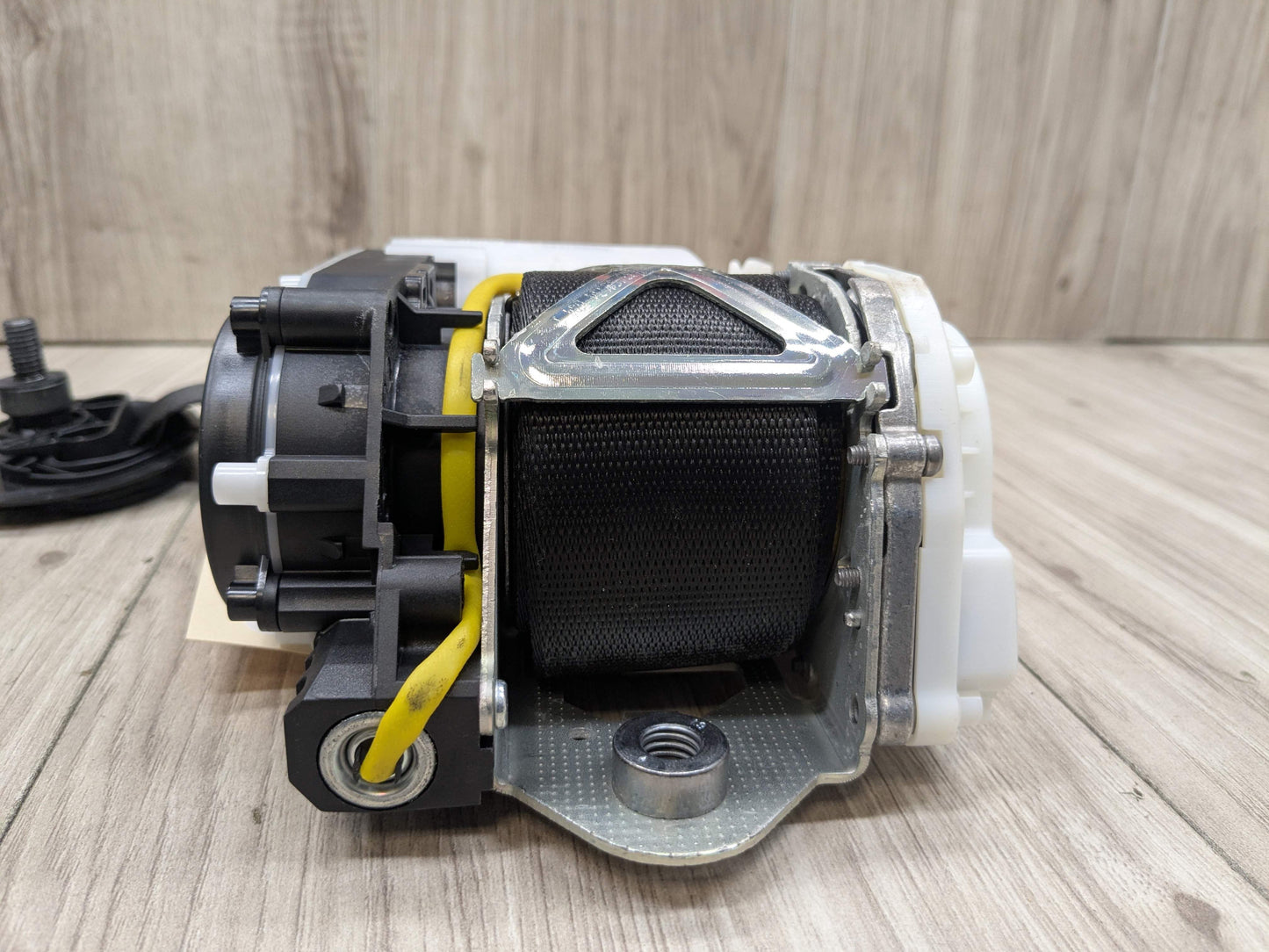 OEM BMW F90 G30 530 540 M550 M5 Front Right Passenger Seat Belt Retractor Black