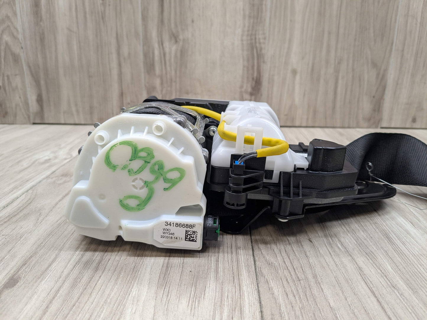 OEM BMW F90 G30 530 540 M550 M5 Front Right Passenger Seat Belt Retractor Black