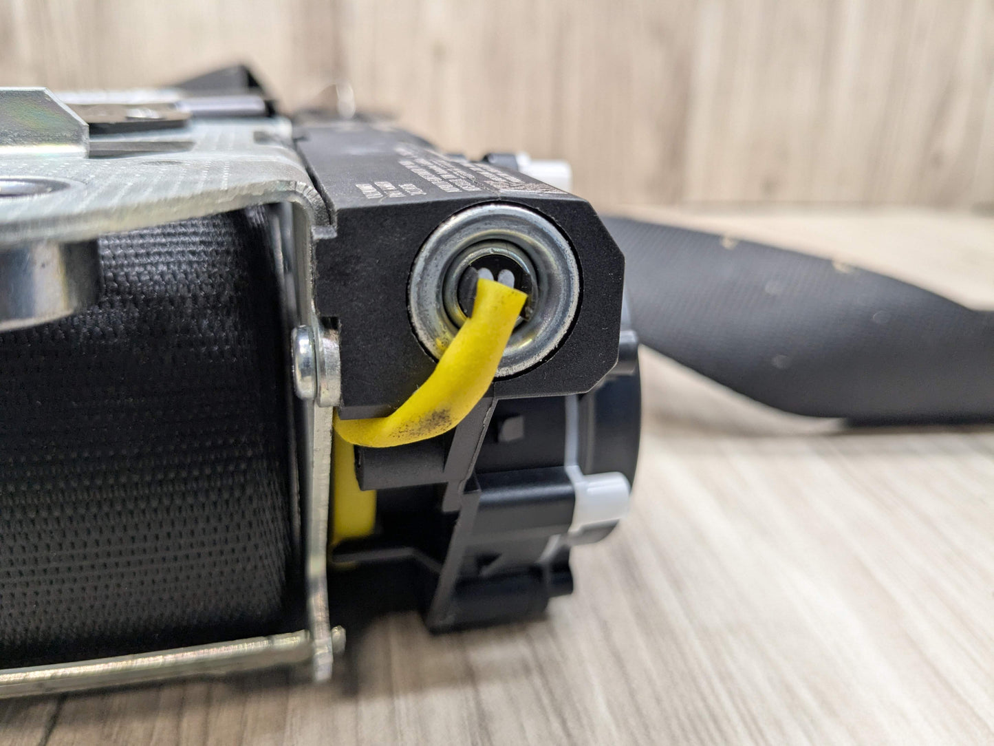 OEM BMW F90 G30 530 540 M550 M5 Front Right Passenger Seat Belt Retractor Black