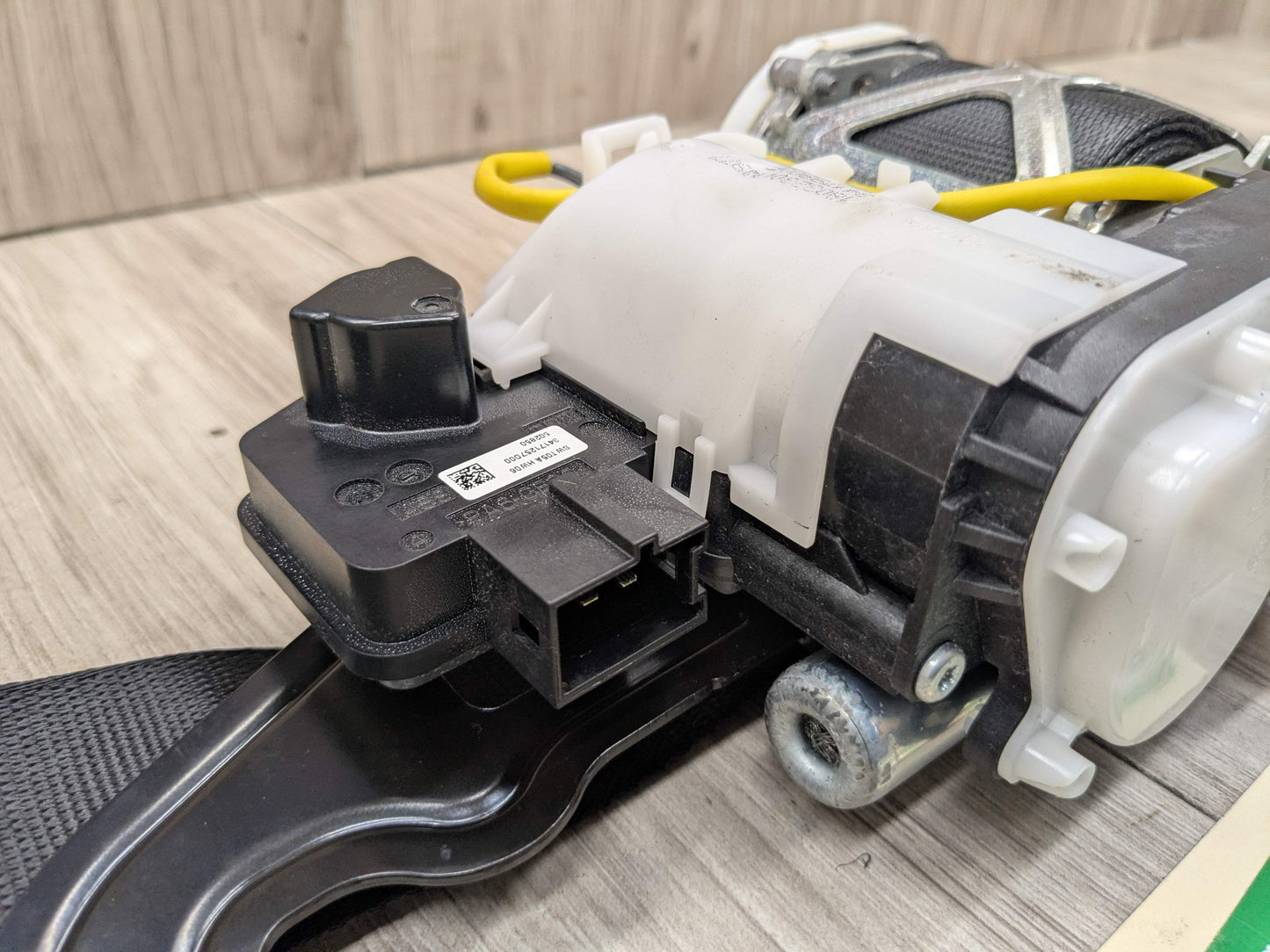 OEM BMW F90 G30 530 540 M550 M5 Front Right Passenger Seat Belt Retractor Black