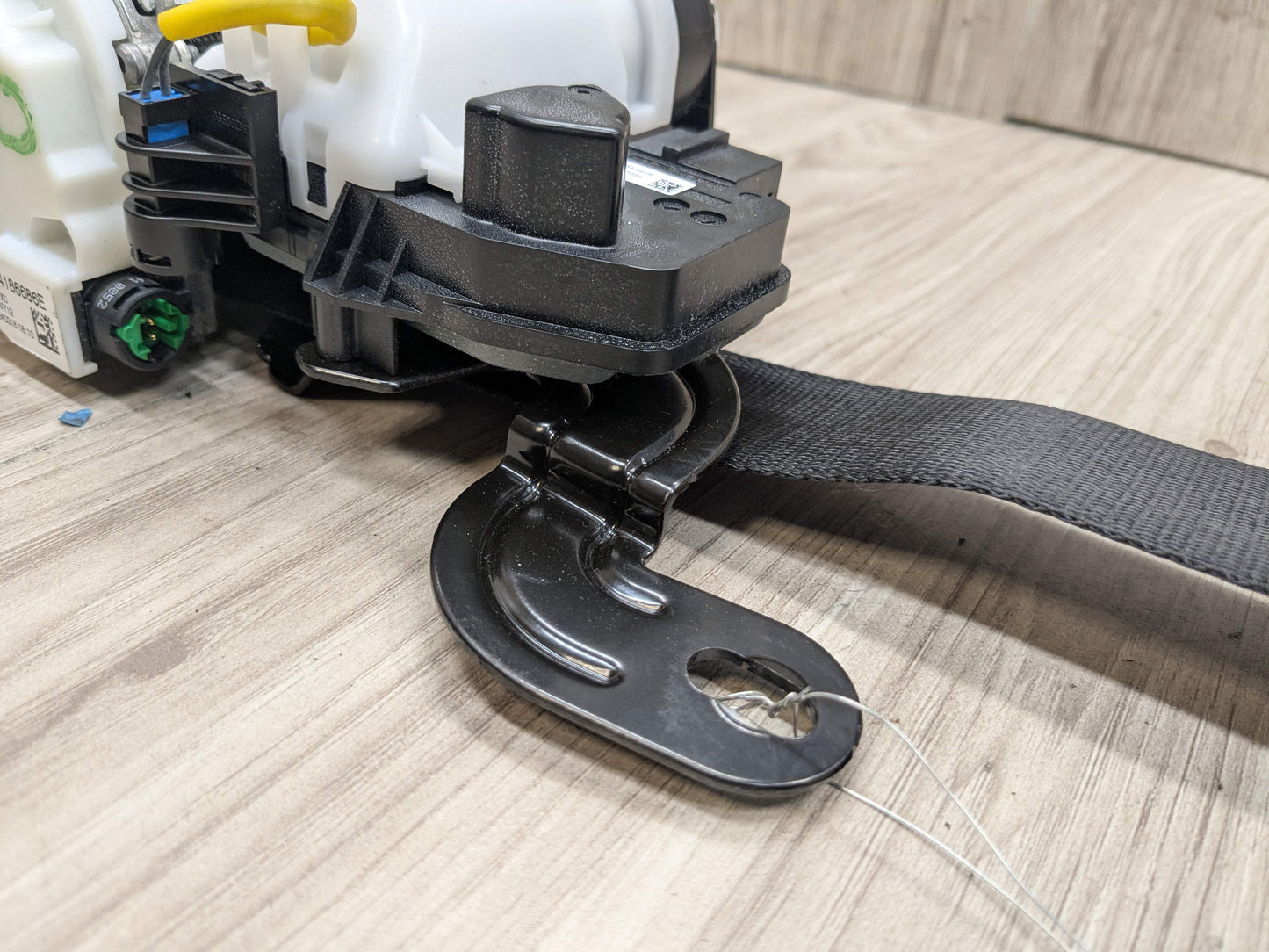 17-23 OEM BMW F90 G30 530 540 M550 M5 Front Left Driver Seatbelt Retractor Black