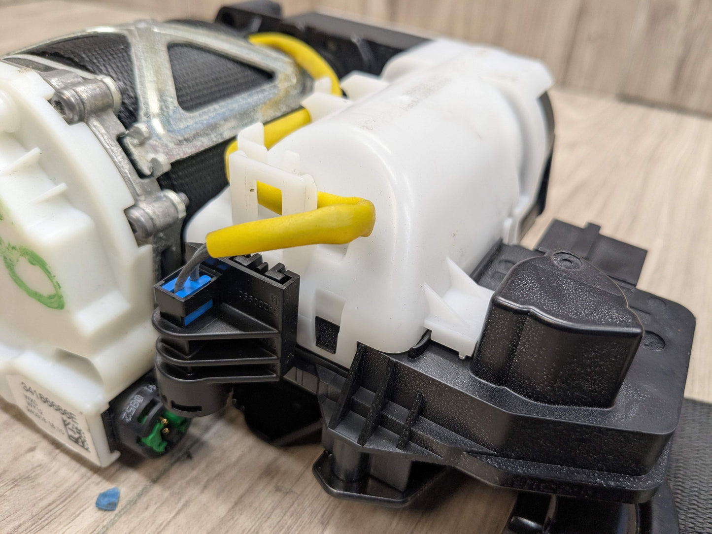 17-23 OEM BMW F90 G30 530 540 M550 M5 Front Left Driver Seatbelt Retractor Black