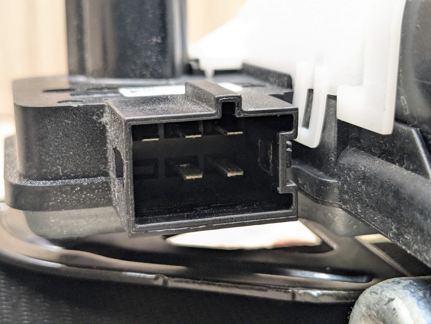 17-23 OEM BMW F90 G30 530 540 M550 M5 Front Left Driver Seatbelt Retractor Black