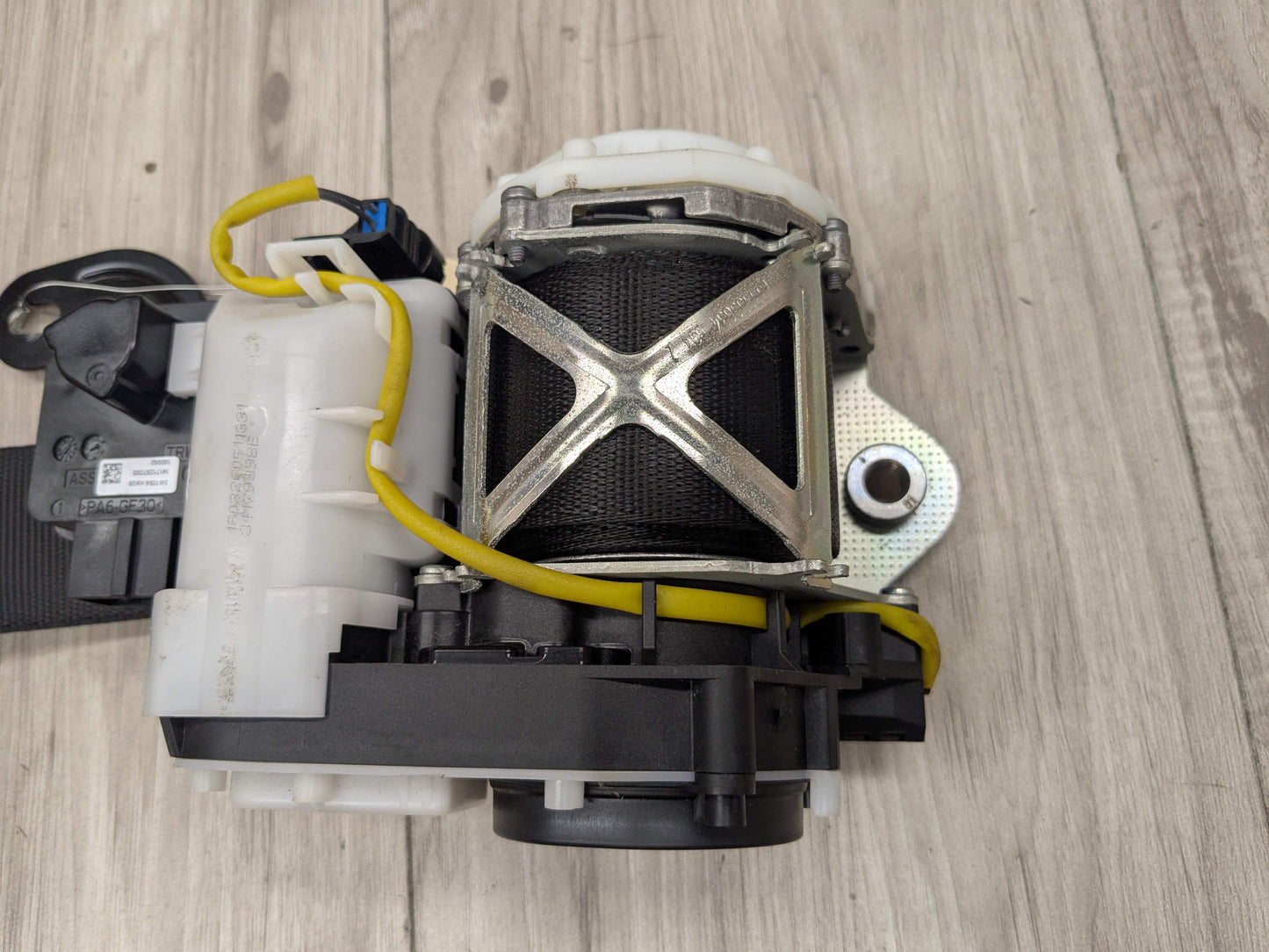 17-23 OEM BMW F90 G30 530 540 M550 M5 Front Left Driver Seatbelt Retractor Black