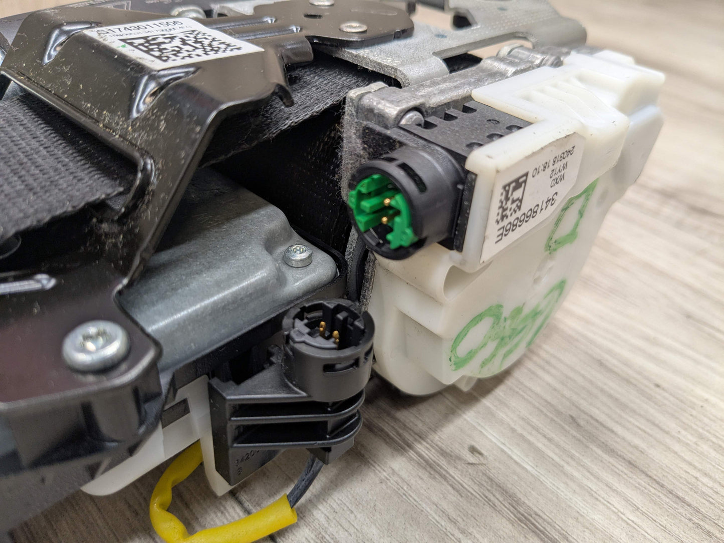 17-23 OEM BMW F90 G30 530 540 M550 M5 Front Left Driver Seatbelt Retractor Black