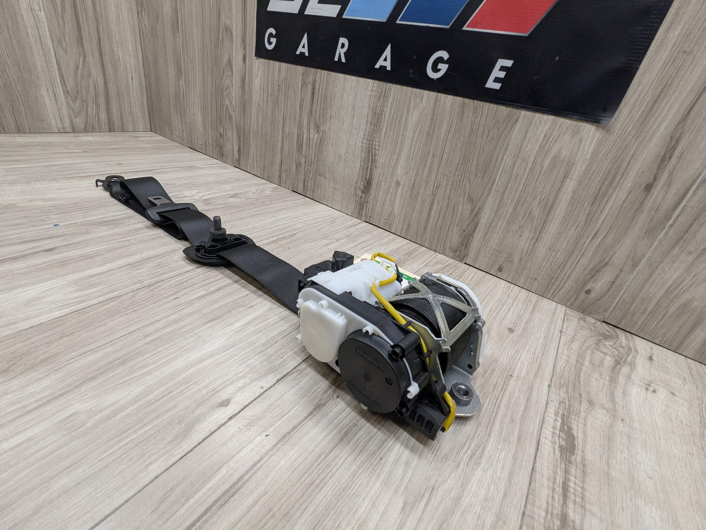 17-23 OEM BMW F90 G30 530 540 M550 M5 Front Left Driver Seatbelt Retractor Black