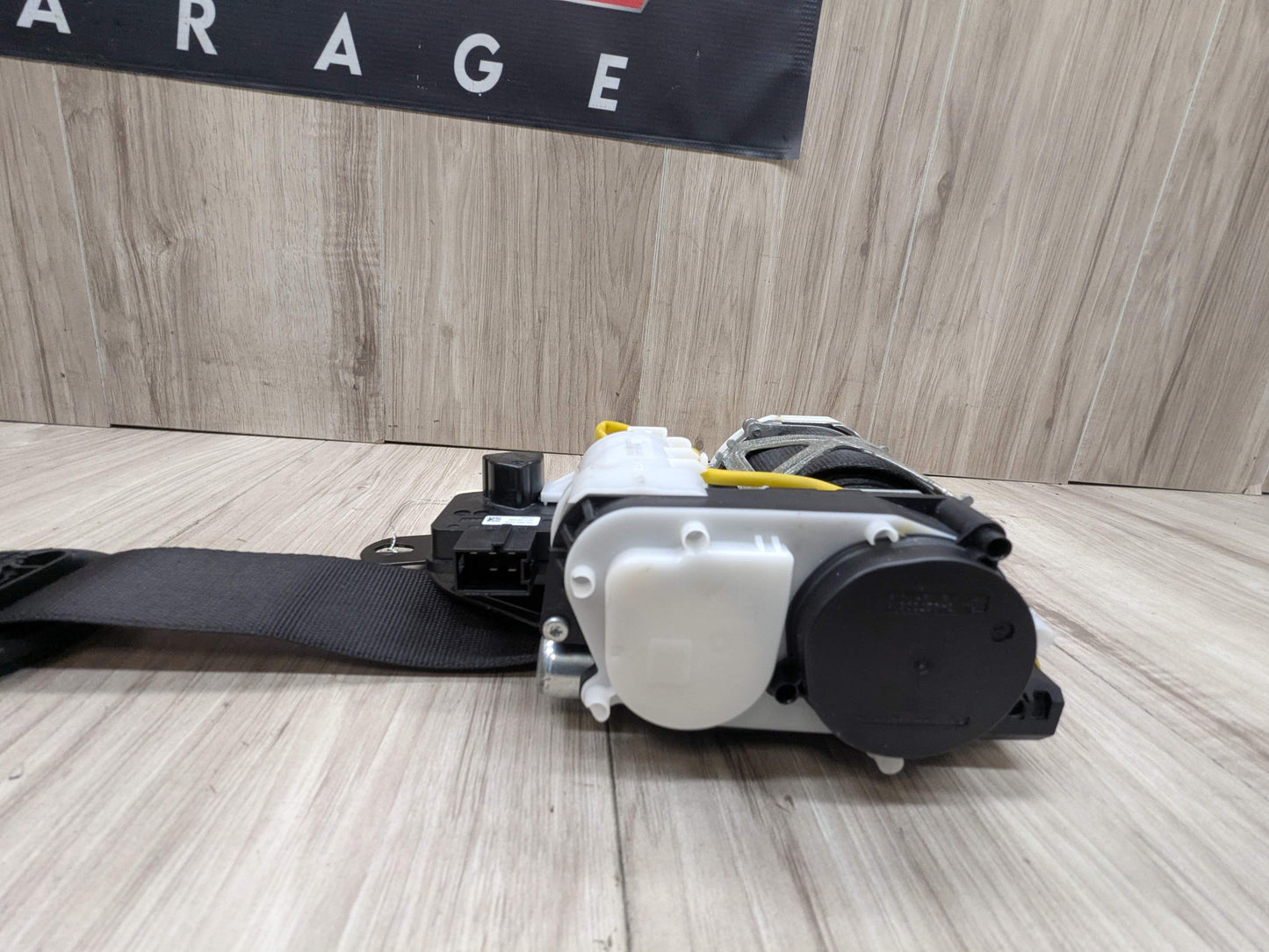 17-23 OEM BMW F90 G30 530 540 M550 M5 Front Left Driver Seatbelt Retractor Black