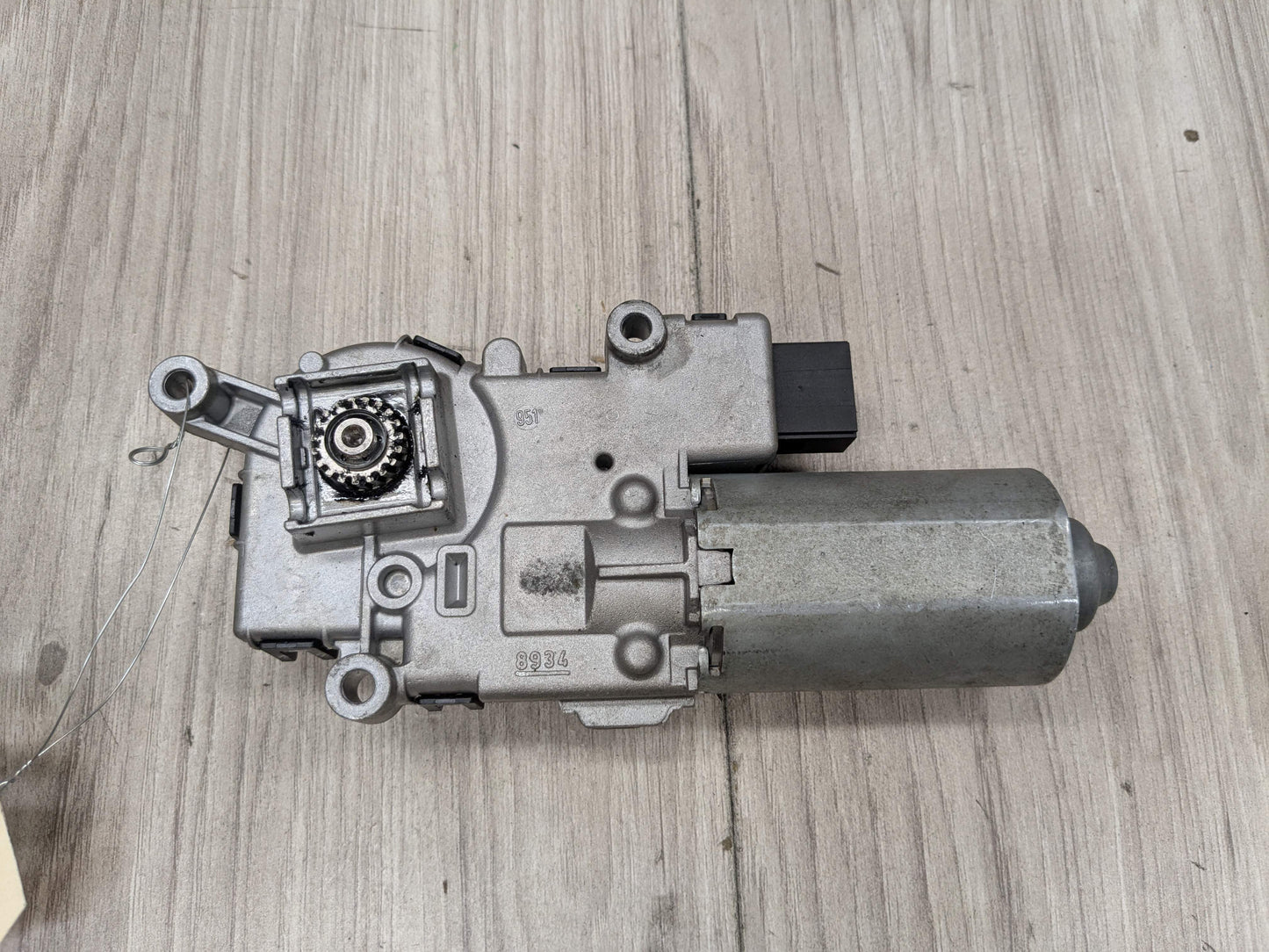 OEM BMW E53 E70 E83 X3 X5 Upper Sunroof Moon Roof Motor Unit