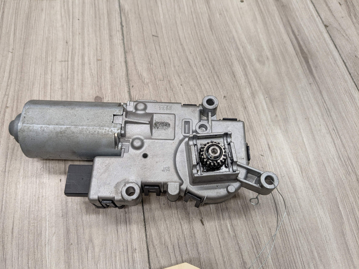 OEM BMW E53 E70 E83 X3 X5 Upper Sunroof Moon Roof Motor Unit
