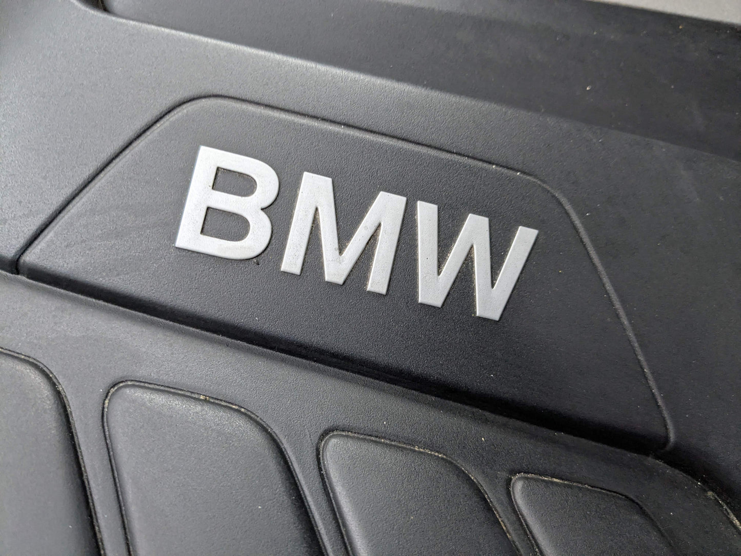 OEM BMW F15 F16 X5 50iX Engine Cover Head Cylinder Ignition Coil Covering N63