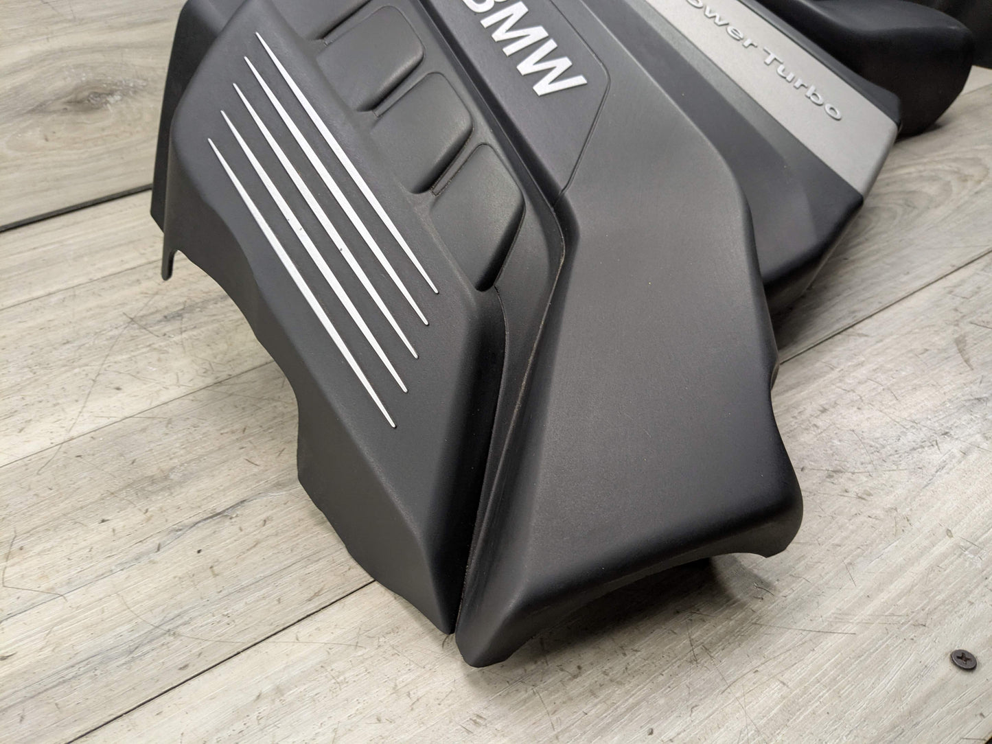 OEM BMW F15 F16 X5 50iX Engine Cover Head Cylinder Ignition Coil Covering N63