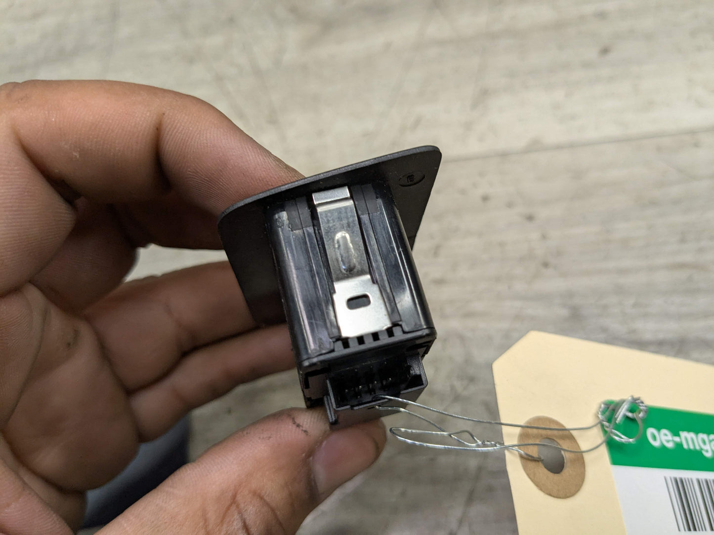 OEM BMW F02 F10 F15 F48 F90 G01 G20 G30 G80 X3 Rear Trunk Lid Center Lock Switch