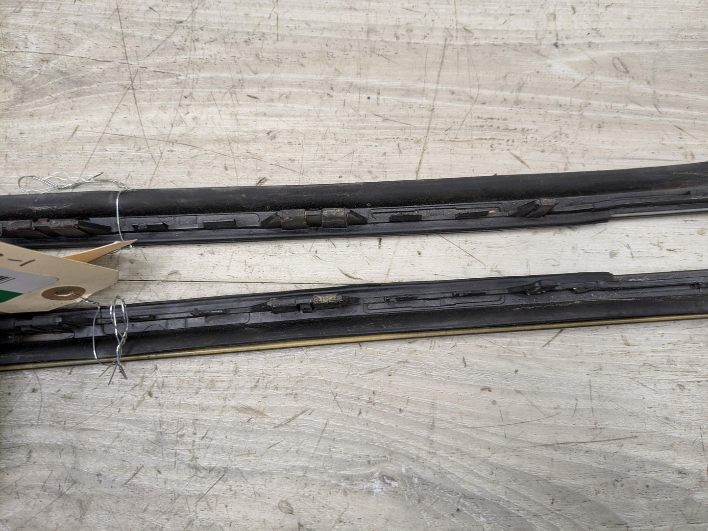 OEM BMW F16 F86 X6 X6M Front Left Right Windshield Side Drip Molding PAIR Black