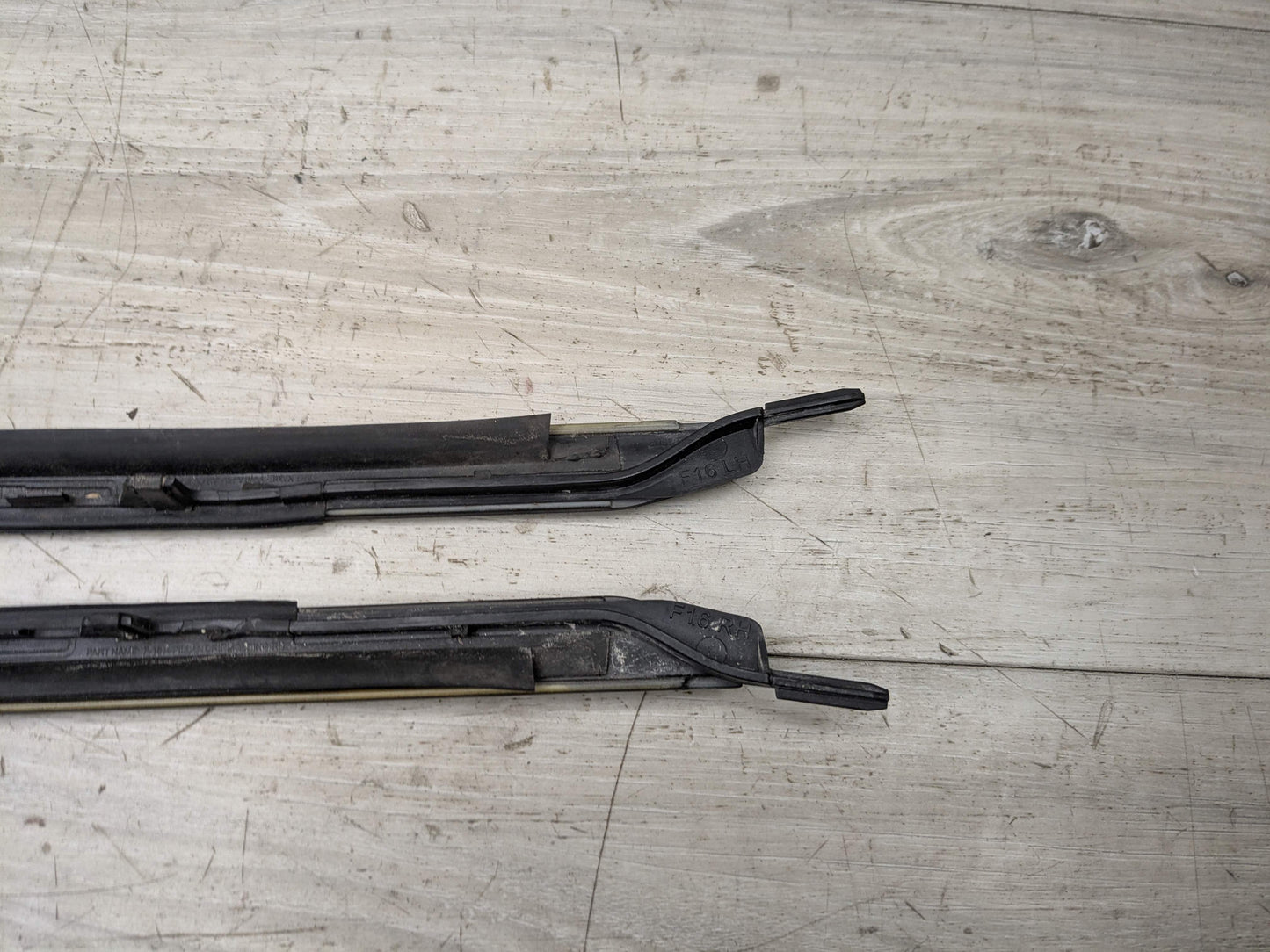 OEM BMW F16 F86 X6 X6M Front Left Right Windshield Side Drip Molding PAIR Black