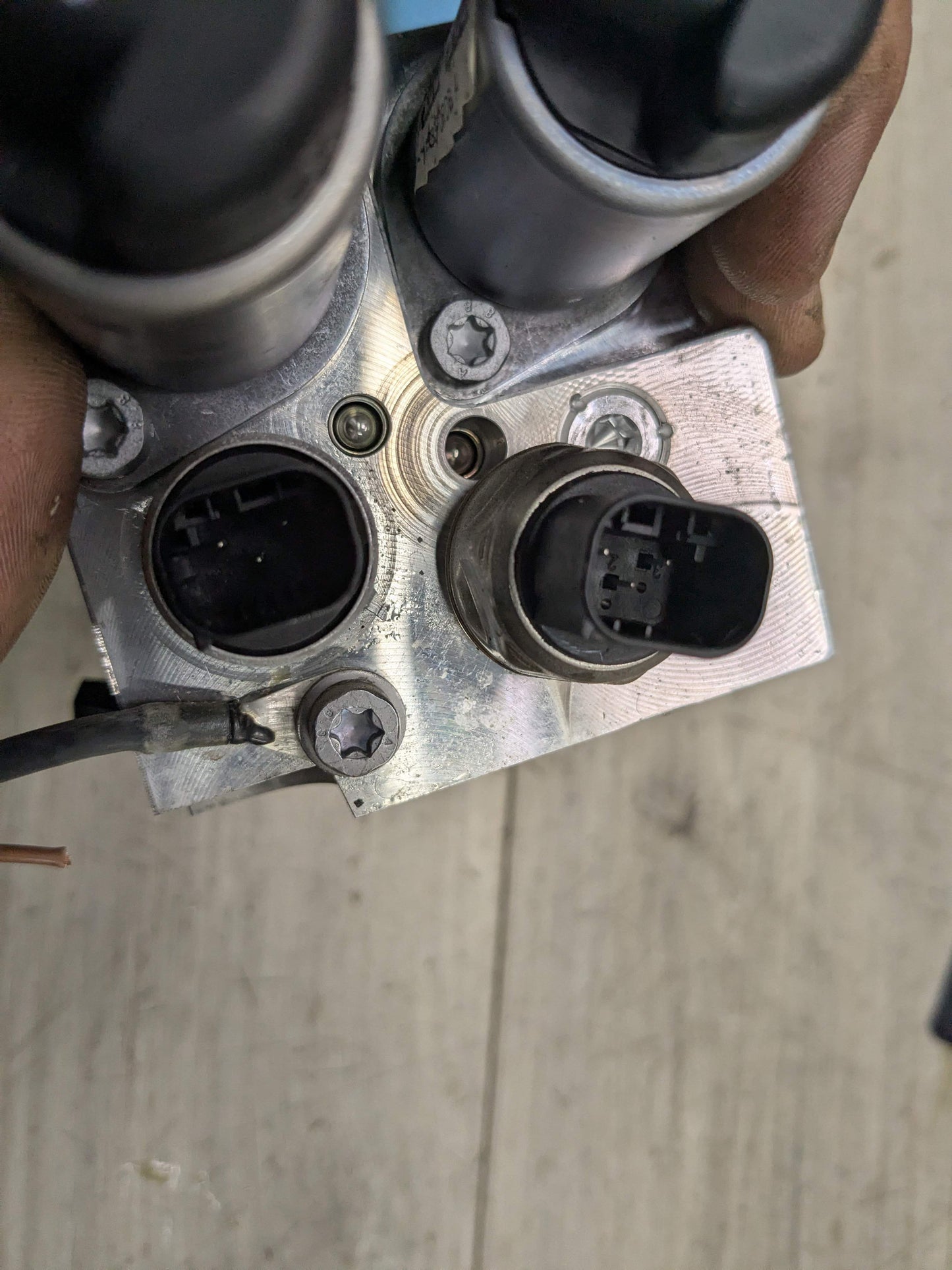 08-19 OEM BMW F15 F16 F85 F86 X5 M X6 M RHD Active Dynamic Drive Valve Block