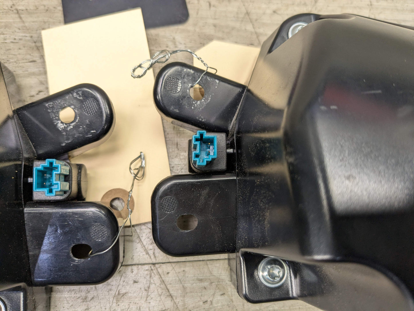 OEM BMW F16 F86 X6 X6M Left Right Driver Passenger Speaker D Pillar Carrier SET