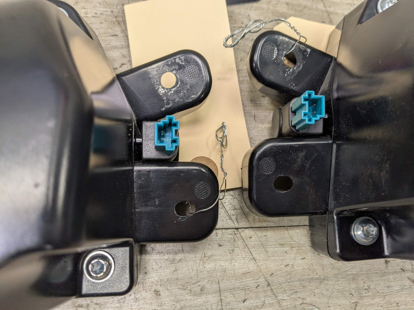 OEM BMW F16 F86 X6 X6M Left Right Driver Passenger Speaker D Pillar Carrier SET