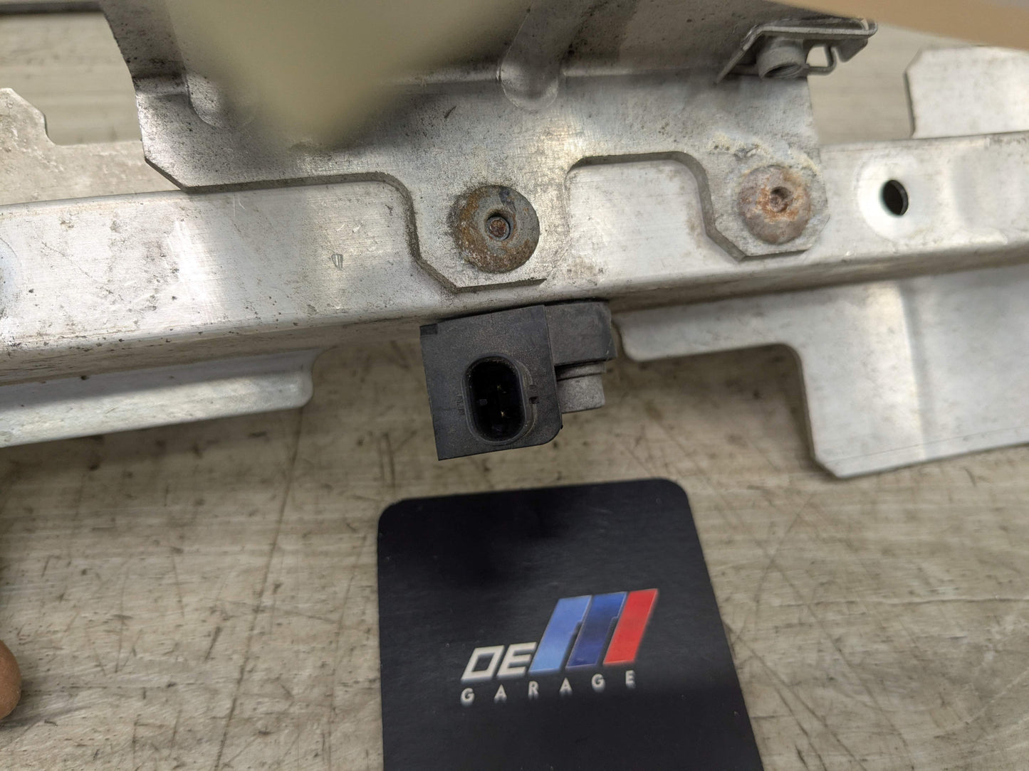 14-19 OEM BMW F15 F16 F85 X5 X6 Right Passenger Headlight Mount Support Bracket