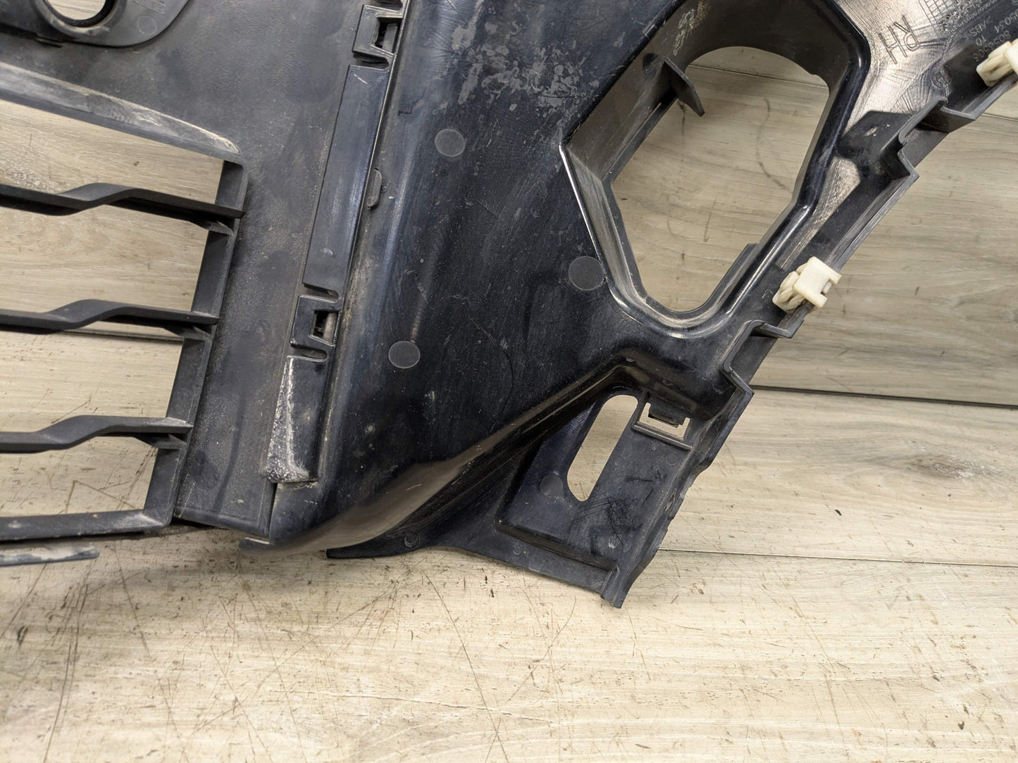 OEM BMW F16 X6 Front Right M Sport Bumper Air Duct w/ Fog Light Mounting Bracket