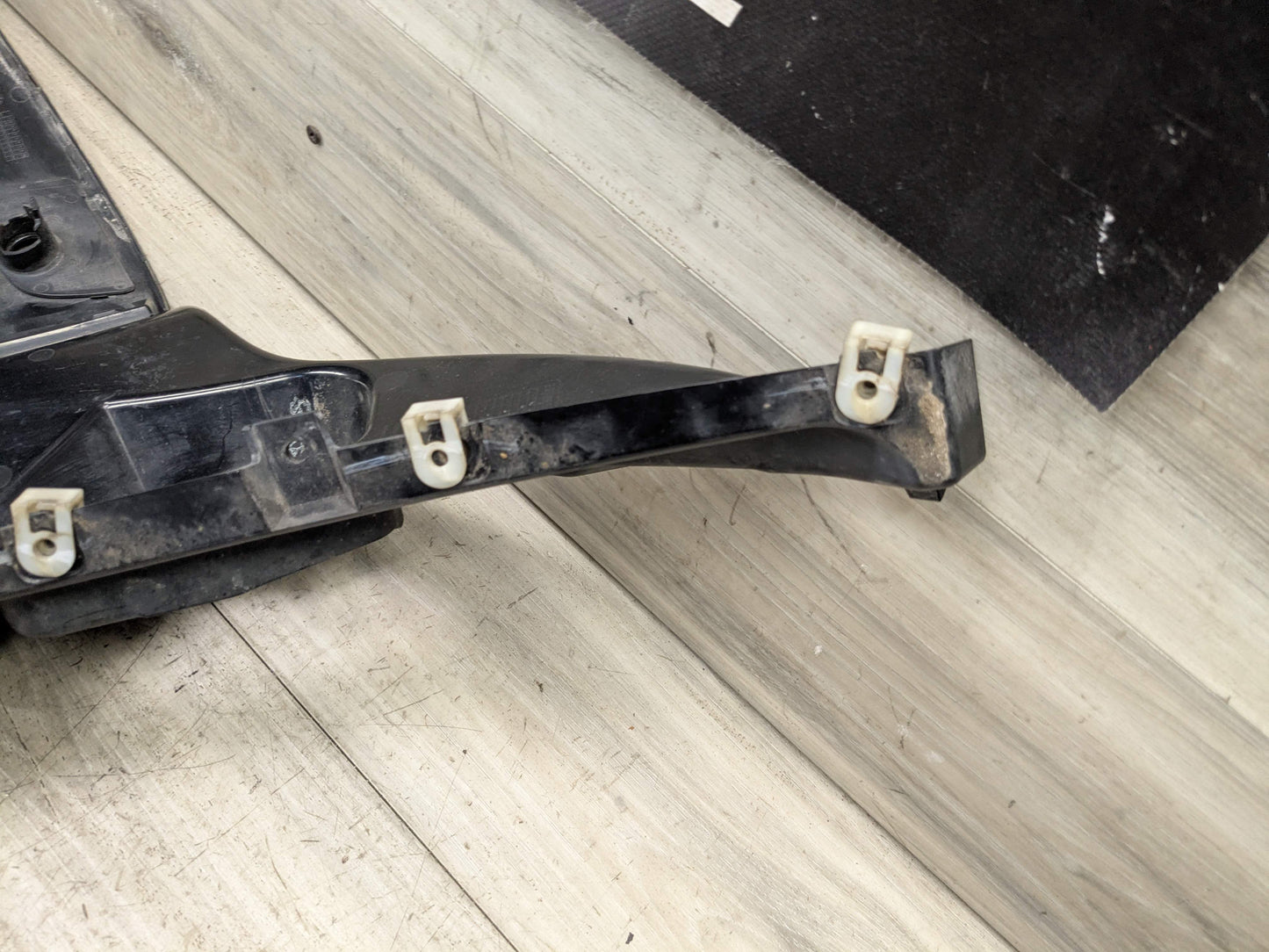 OEM BMW F16 X6 Front Right M Sport Bumper Air Duct w/ Fog Light Mounting Bracket