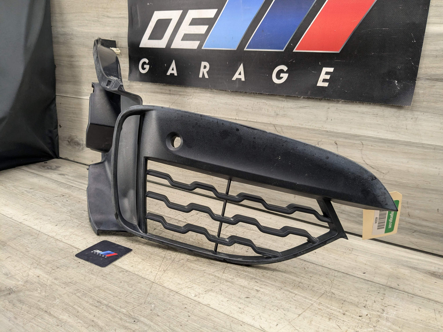 OEM BMW F16 X6 Front Right M Sport Bumper Air Duct w/ Fog Light Mounting Bracket