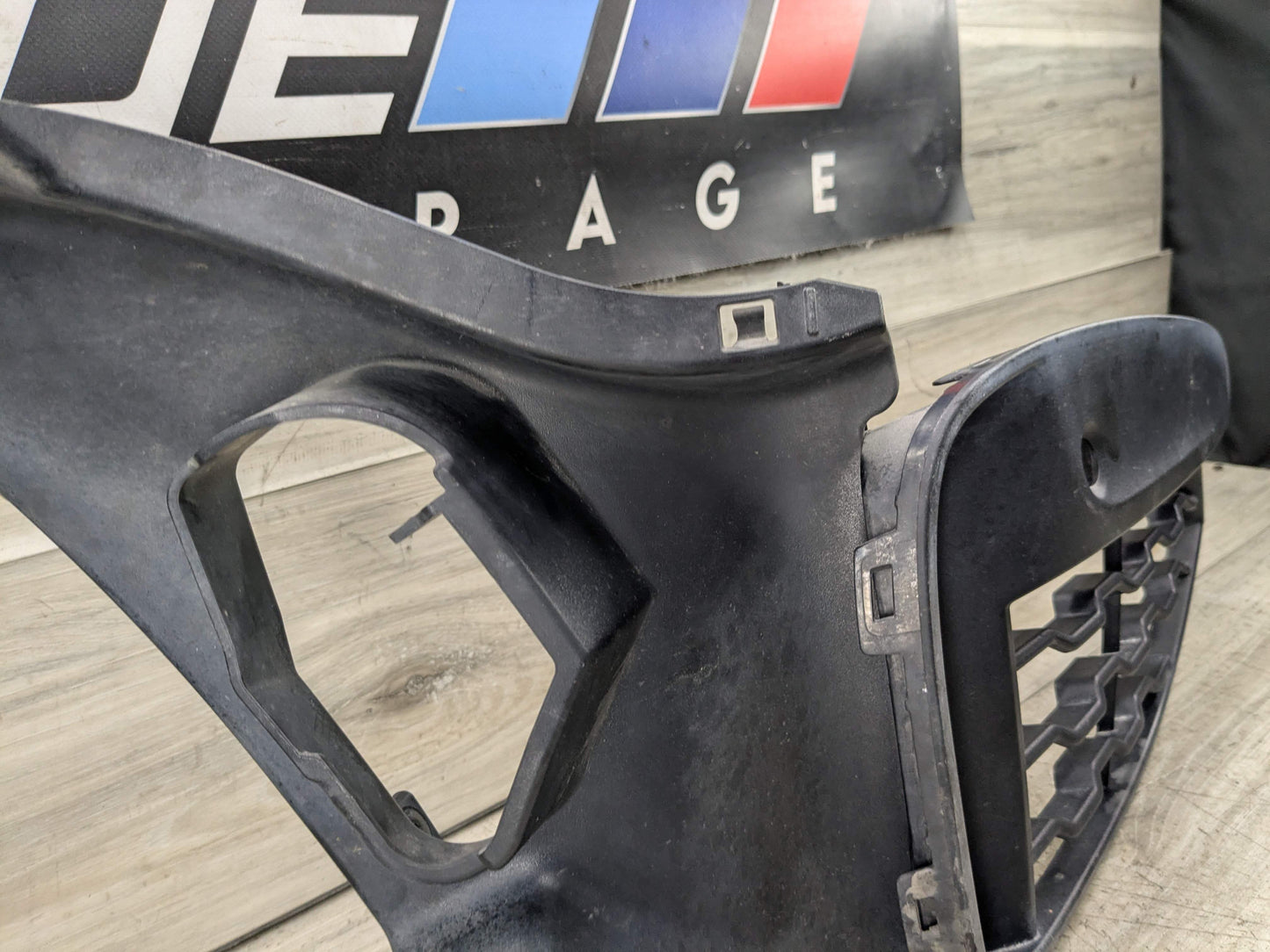 OEM BMW F16 X6 Front Right M Sport Bumper Air Duct w/ Fog Light Mounting Bracket