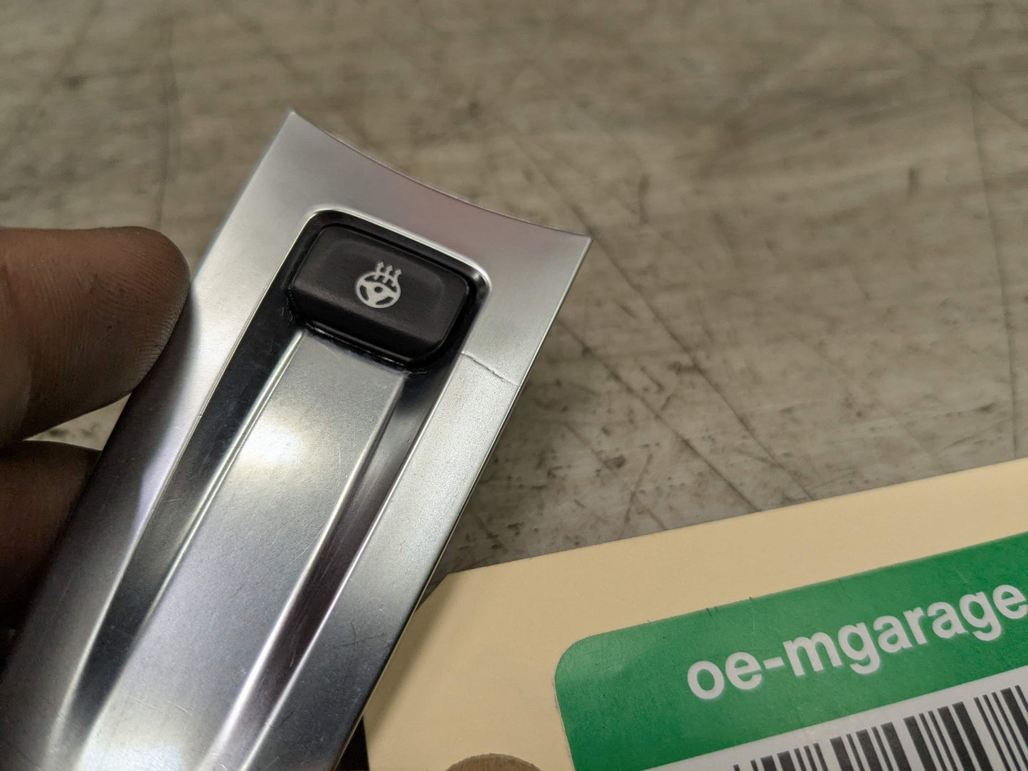 OEM BMW G01 G05 G12 G20 G22 G26 G80 Steering Wheel Heat Heater Switch Button*