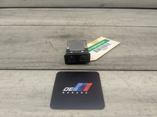 OEM BMW F48 F97 G01 G12 G20 G26 G30 USB Type C Socket Charger Port Connector