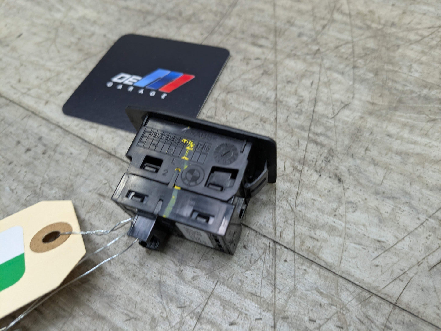 OEM BMW F90 F97 G01 G05 G20 G30 Trunk Lid Liftgate Open Release Switch Button