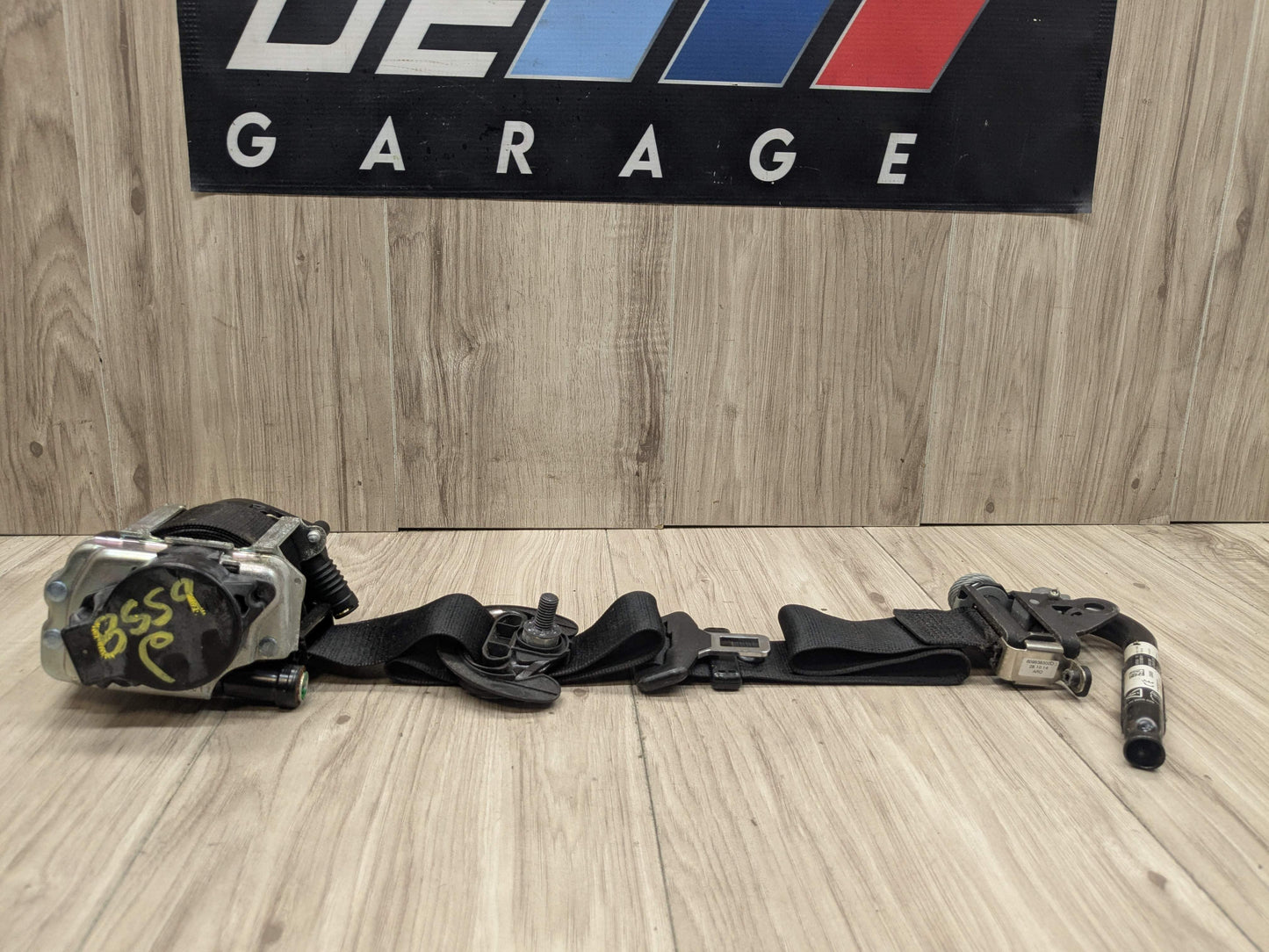 OEM BMW F15 F16 F85 F86 X5 X6 Front Right Passenger Seat Belt Retractor Black