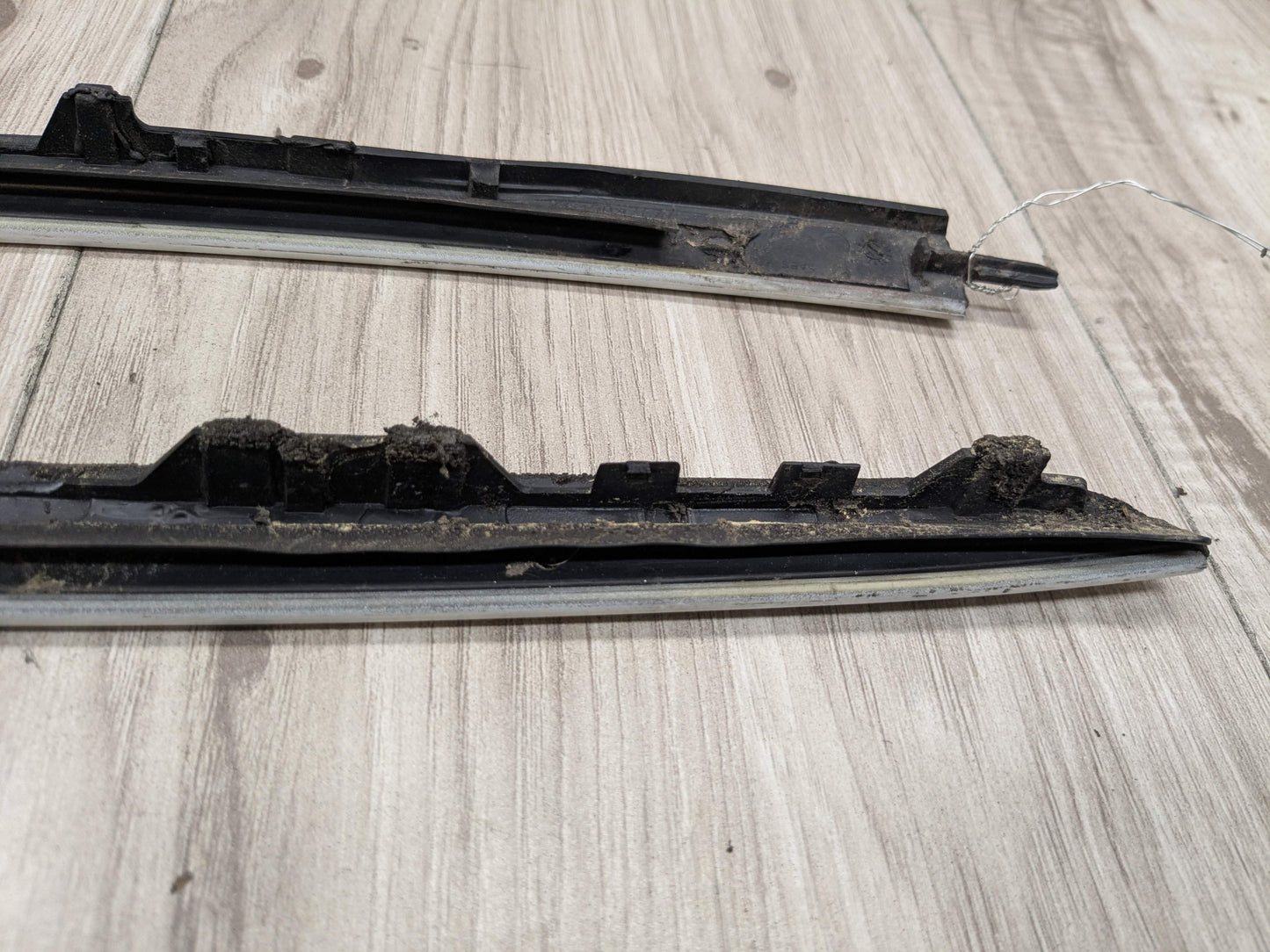 OEM BMW F15 F16 F85 F86 Front Left Right Windshield Side Drip Molding PAIR