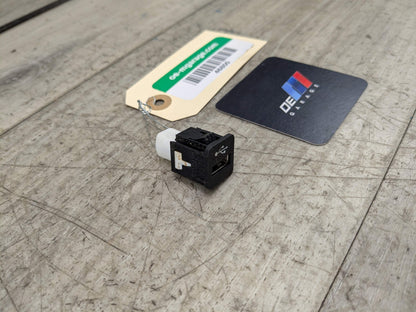 OEM BMW F30 F36 F80 F82 F83 M3 M4 F90 G01 G05 G12 G20 G30 X3 X5 USB Socket Port