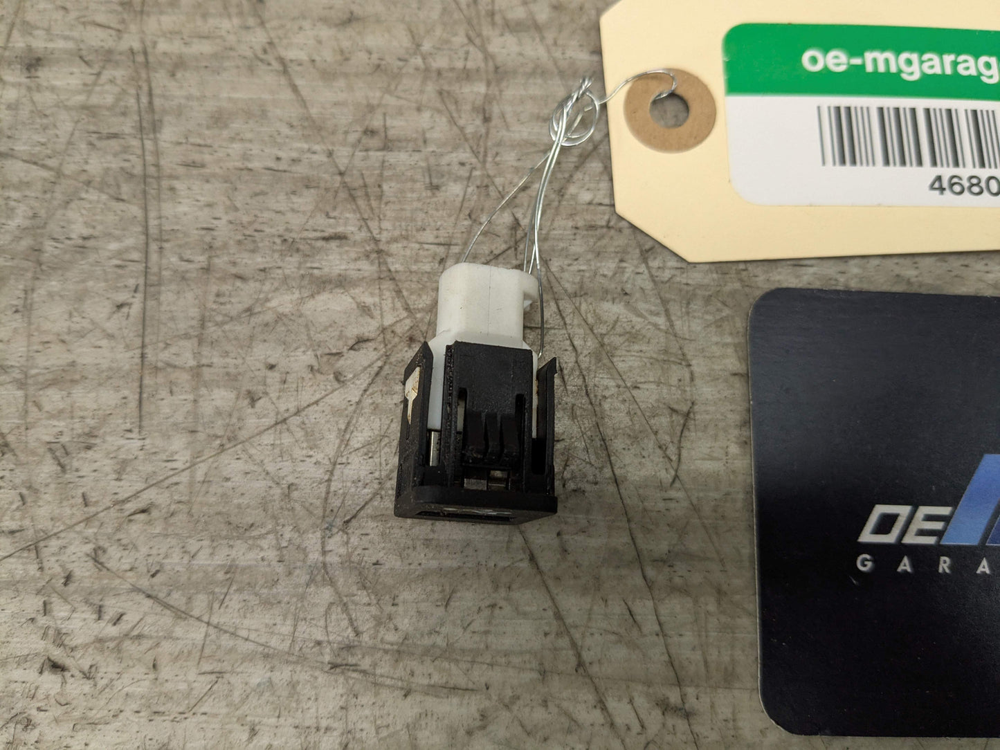 OEM BMW F30 F36 F80 F82 F83 M3 M4 F90 G01 G05 G12 G20 G30 X3 X5 USB Socket Port