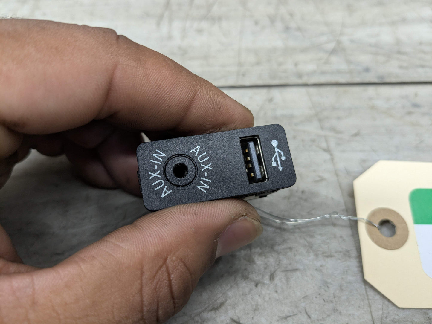 12-20 OEM BMW F22 F23 F30 F32 F33 F36 F48 F80 F82 F83 M3 M4 Aux Audio Input USB