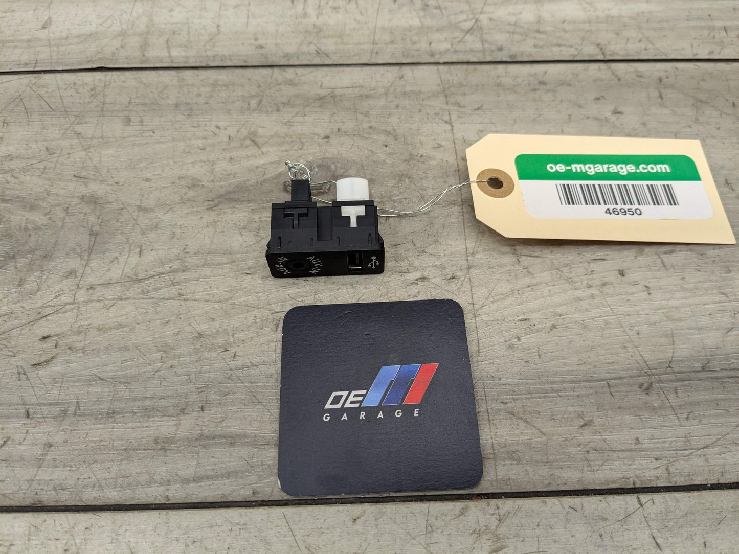 12-20 OEM BMW F22 F23 F30 F32 F33 F36 F48 F80 F82 F83 M3 M4 Aux Audio Input USB