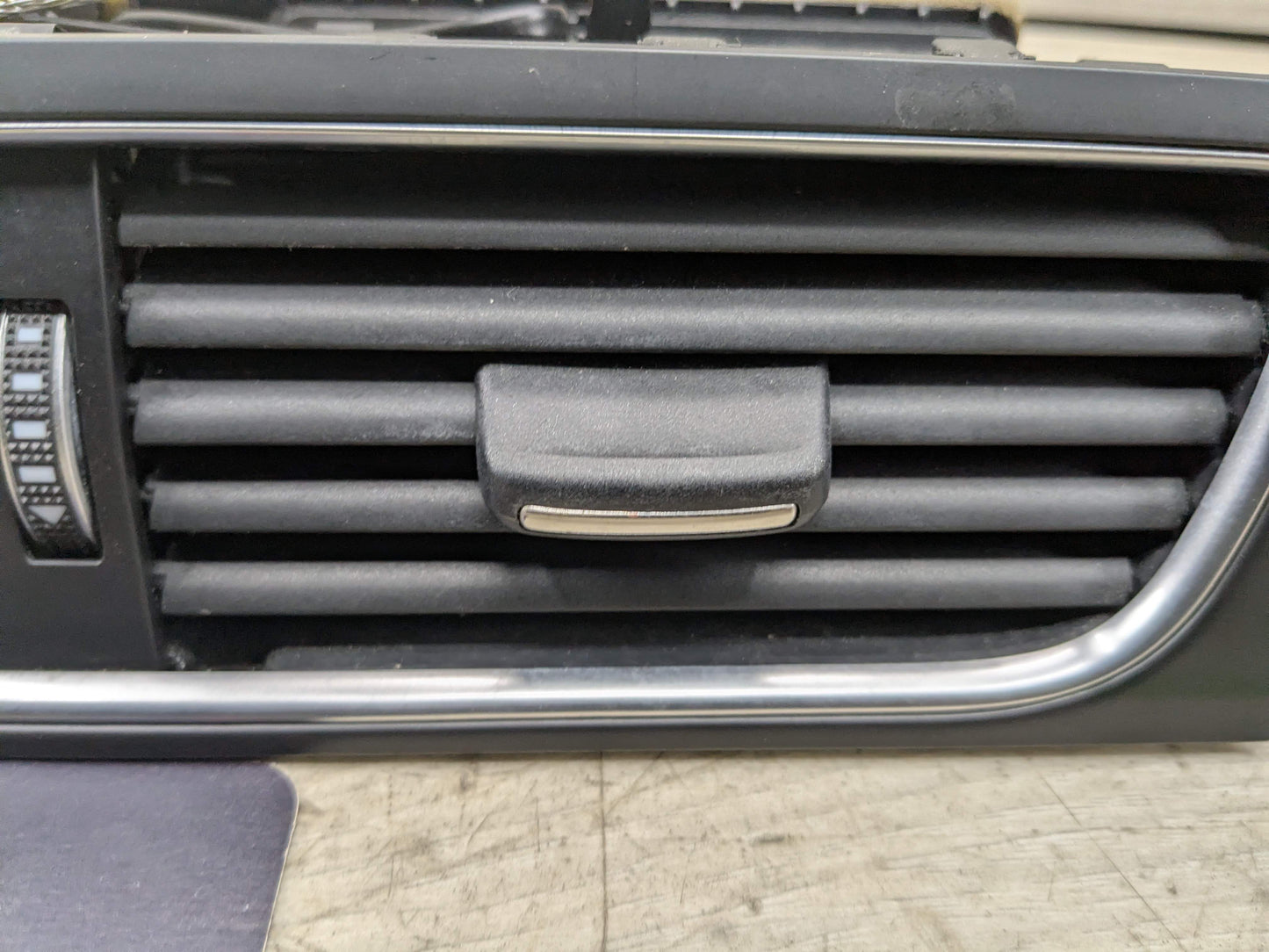 12-17 OEM AUDI A4 A5 S4 S5  Center Dashboard AC Air Vent Grille Trim
