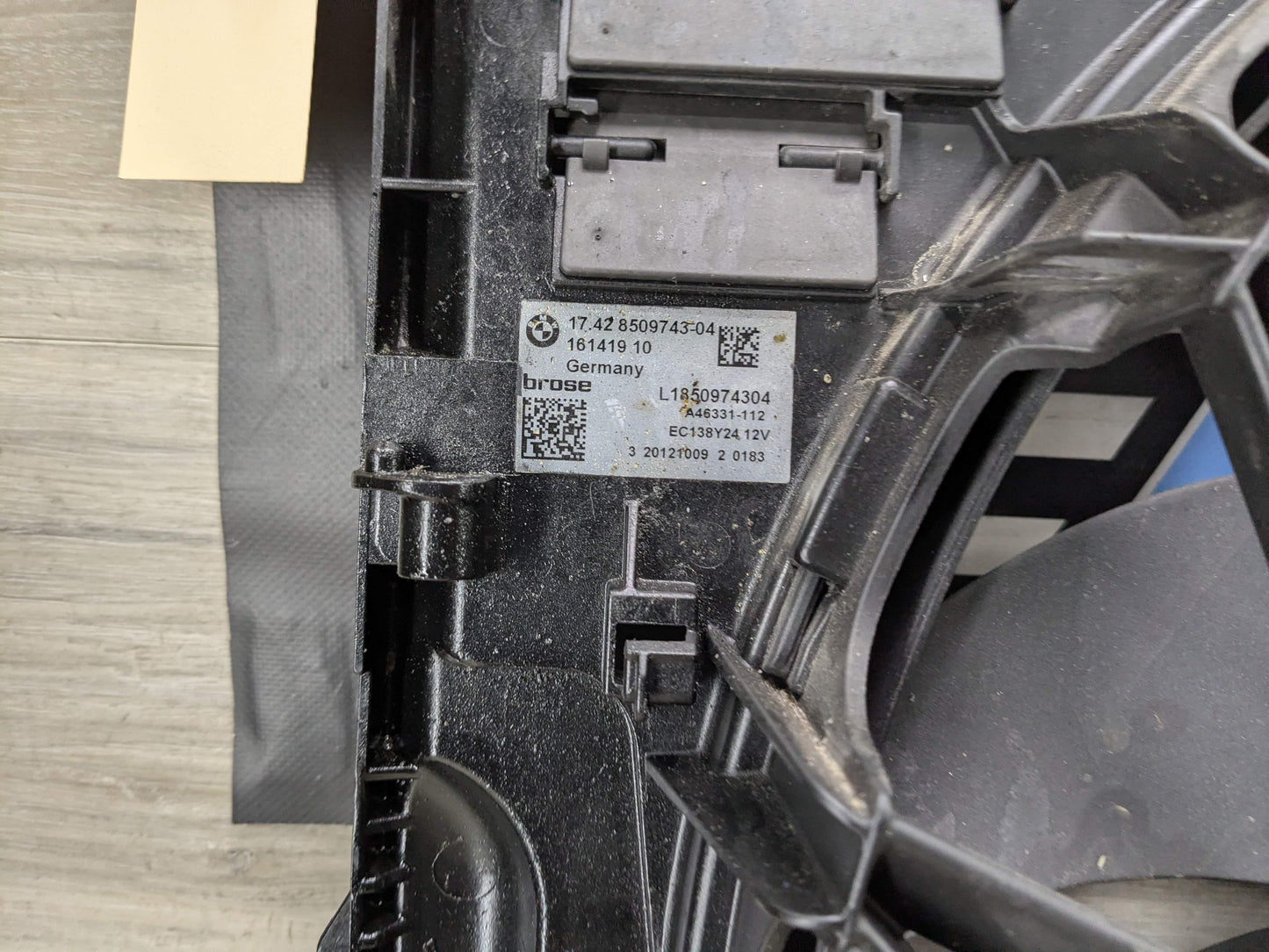 OEM BMW F02 F06 F10 F12 F13 550 650 750 Radiator Cooling Fan Shroud w Motor 850W