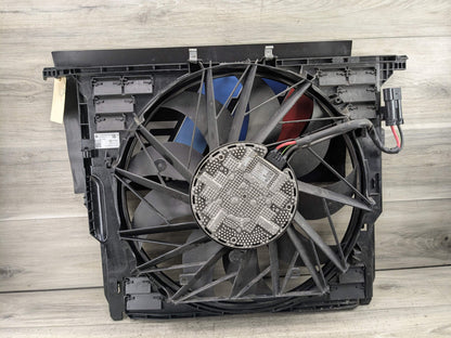 OEM BMW F02 F06 F10 F12 F13 550 650 750 Radiator Cooling Fan Shroud w Motor 850W