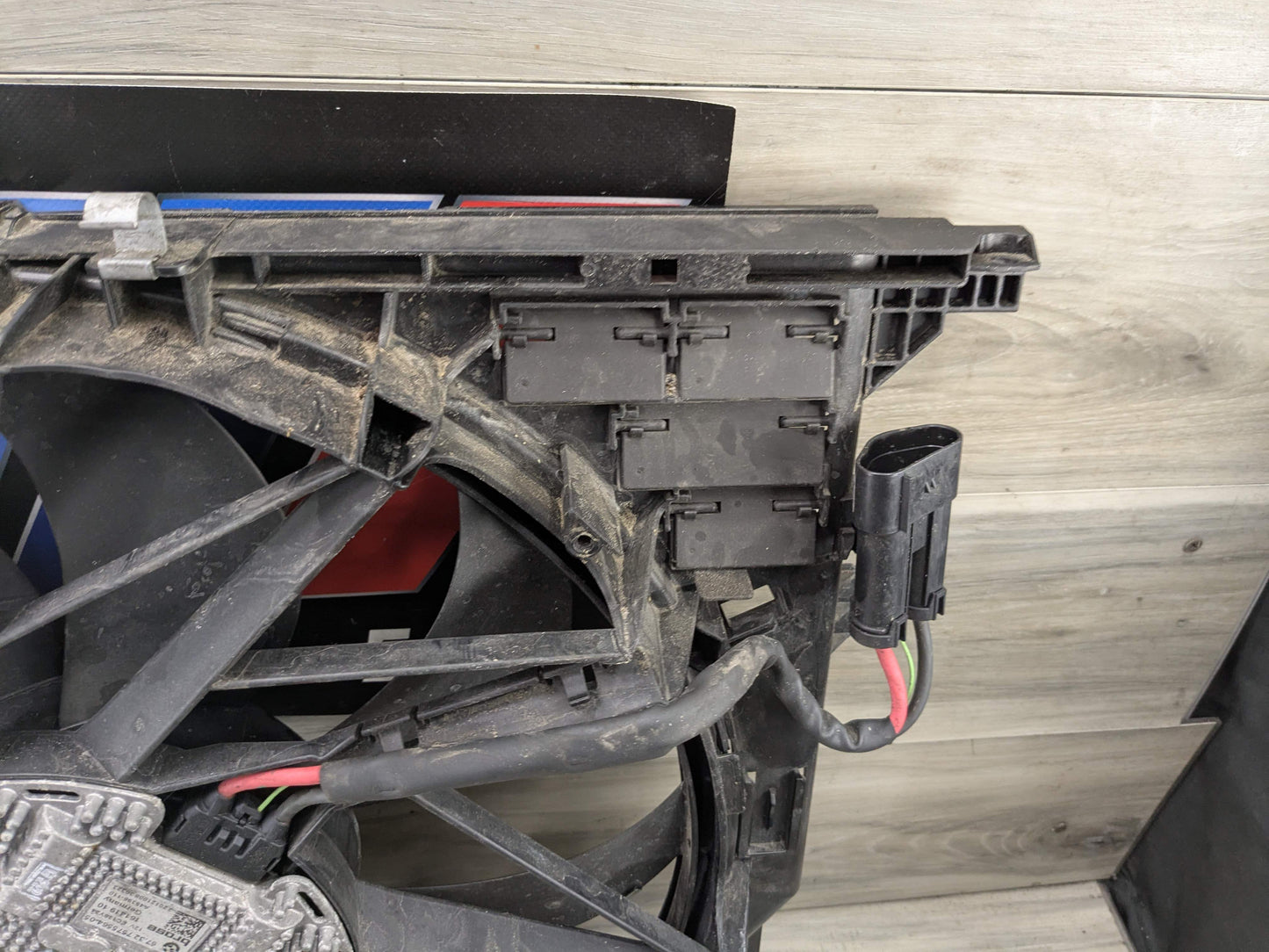 OEM BMW F02 F06 F10 F12 F13 550 650 750 Radiator Cooling Fan Shroud w Motor 850W