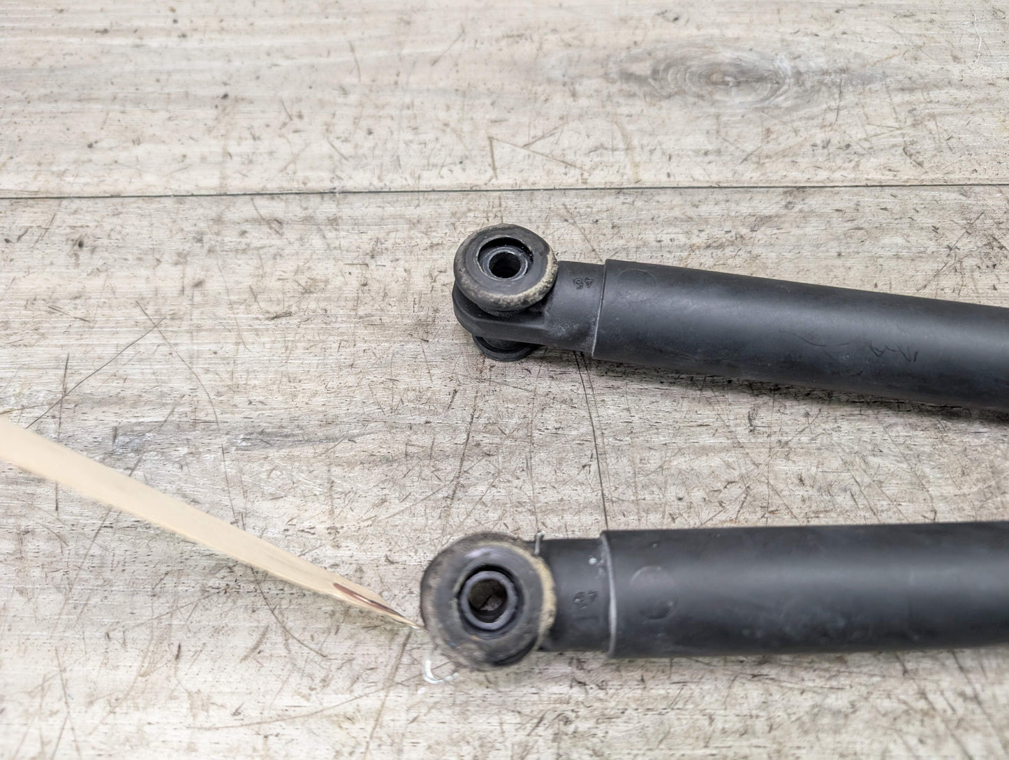 07-13 OEM BMW E70 X5 Rear Left Right Lower Tailgate Shock Struts PAIR