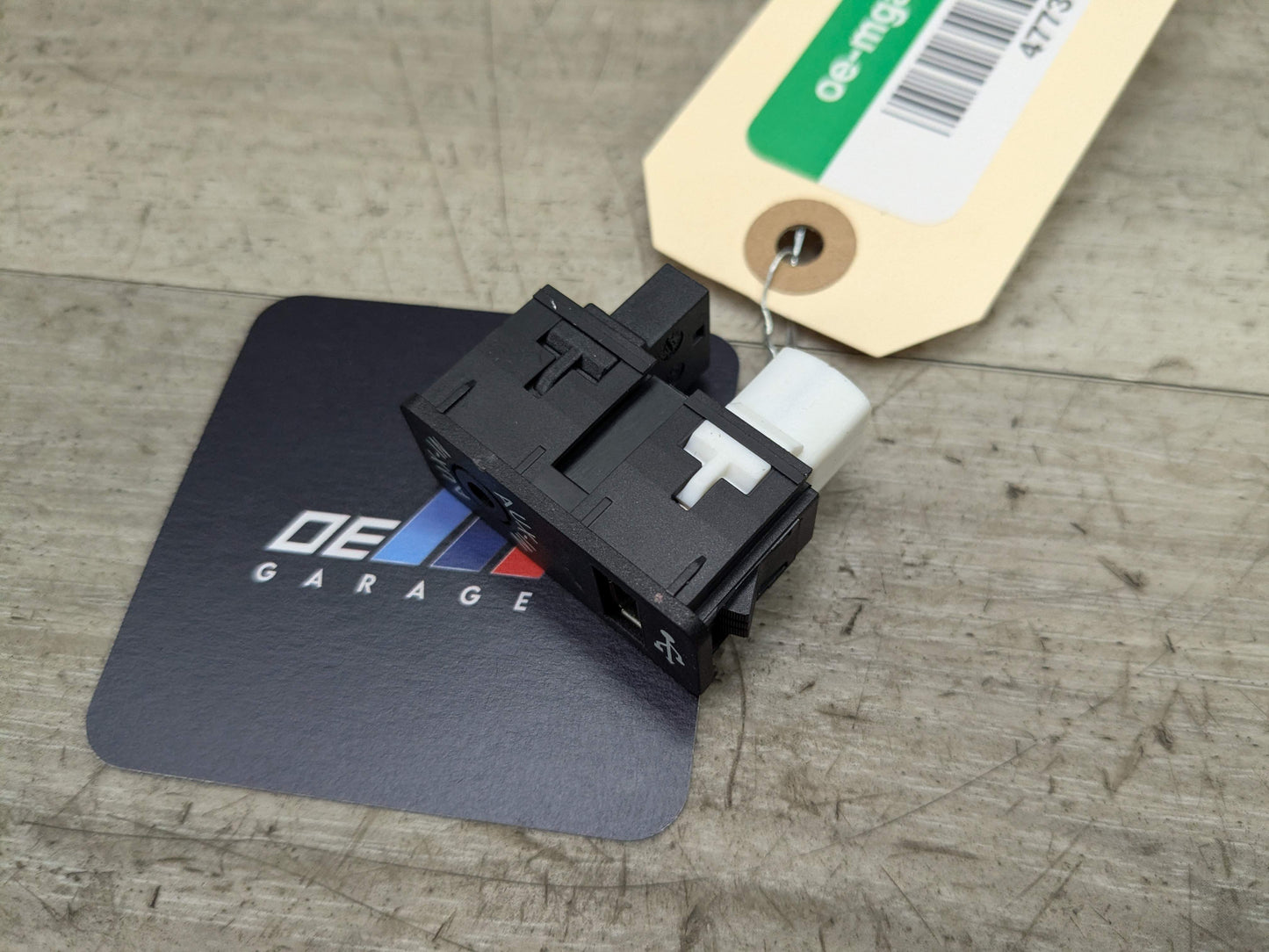 12-20 OEM BMW F22 F23 F30 F32 F33 F36 F48 F80 F82 F83 M3 M4 Aux Audio Input USB
