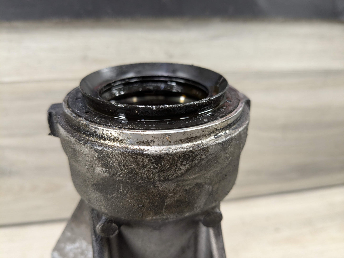 OEM BMW E70 X5d DIESEL Front Driveshaft Axle Shaft Supporting Mount Bracket