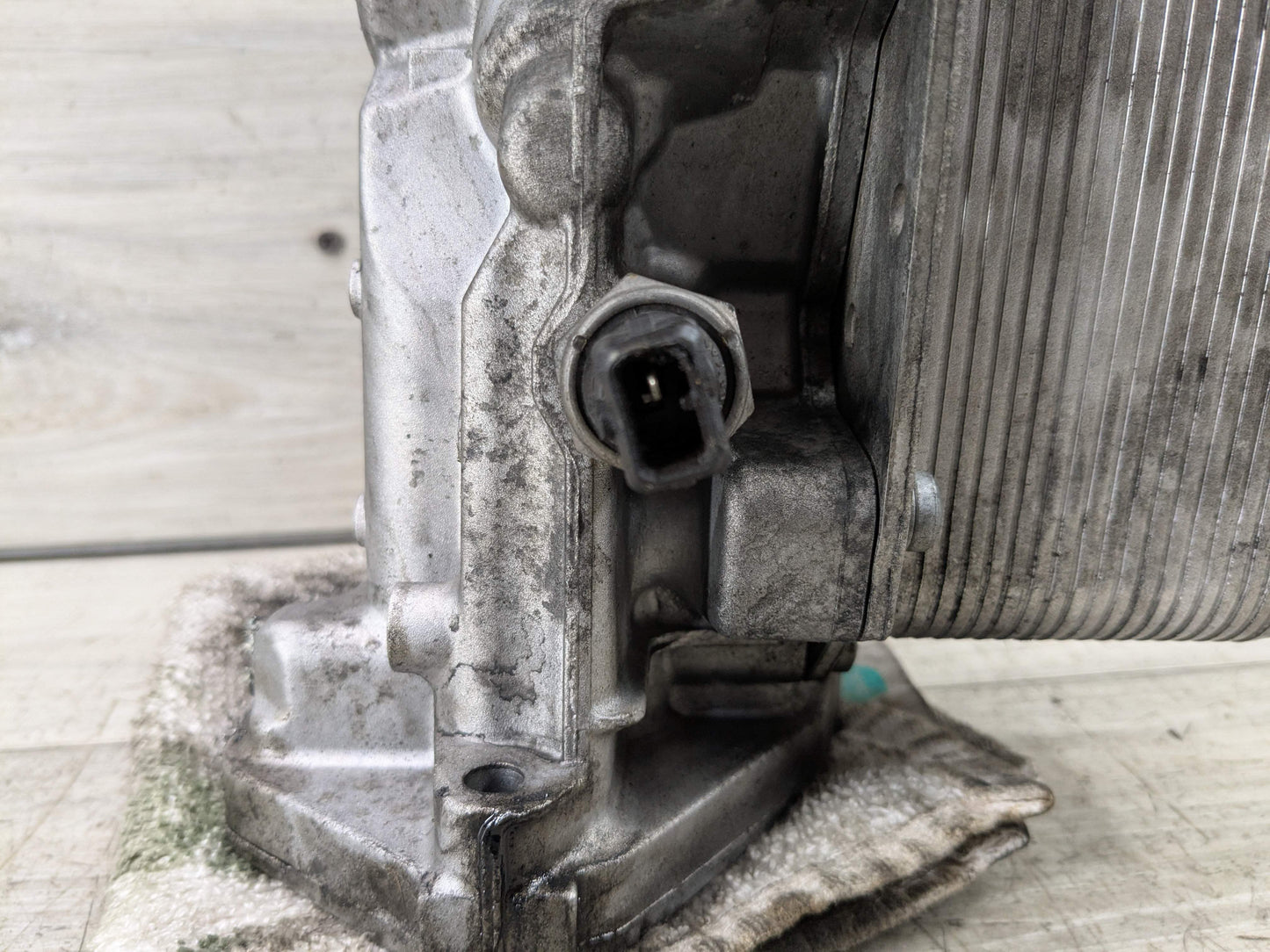 09-11 OEM BMW E90 335d M57 3.0 Diesel Engine Motor Oil Filter Cooler Housing