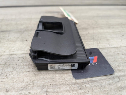 16-19 OEM BMW G11 G12 G80 G82 Center Console Wireless Charger Module Unit