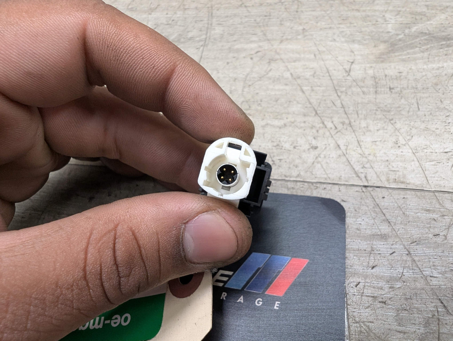 OEM BMW F30 F36 F80 F82 F83 M3 M4 F90 G01 G05 G12 G20 G30 X3 X5 USB Socket Port