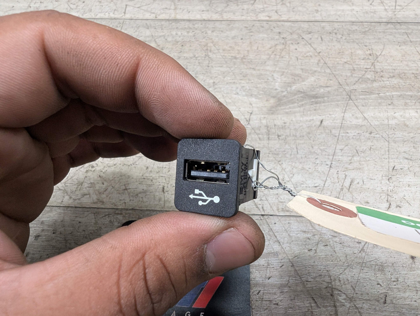 OEM BMW F30 F36 F80 F82 F83 M3 M4 F90 G01 G05 G12 G20 G30 X3 X5 USB Socket Port