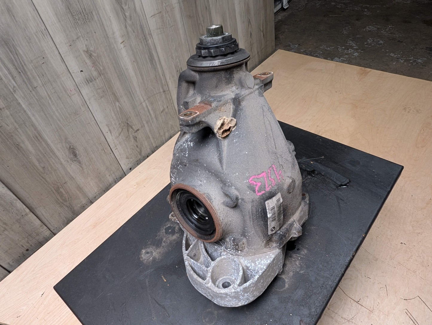 OEM BMW E82 E88 E92 E93 135 335 N54 N55 DCT Rear Differential Axle Carrier 2.56