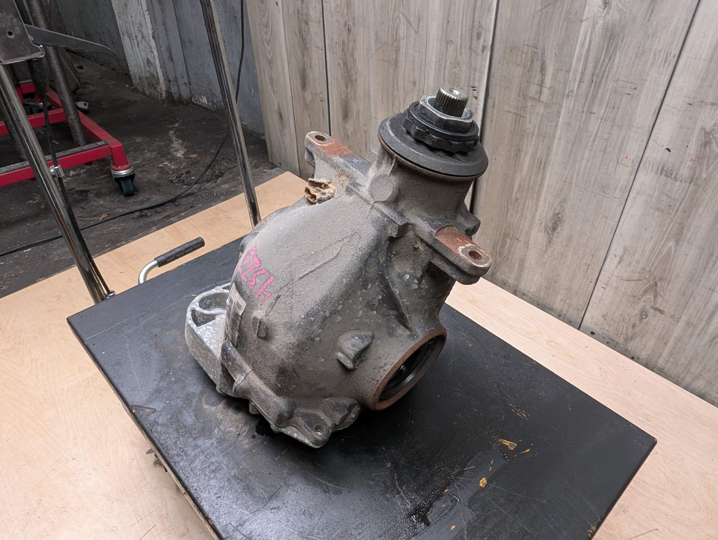 OEM BMW E82 E88 E92 E93 135 335 N54 N55 DCT Rear Differential Axle Carrier 2.56